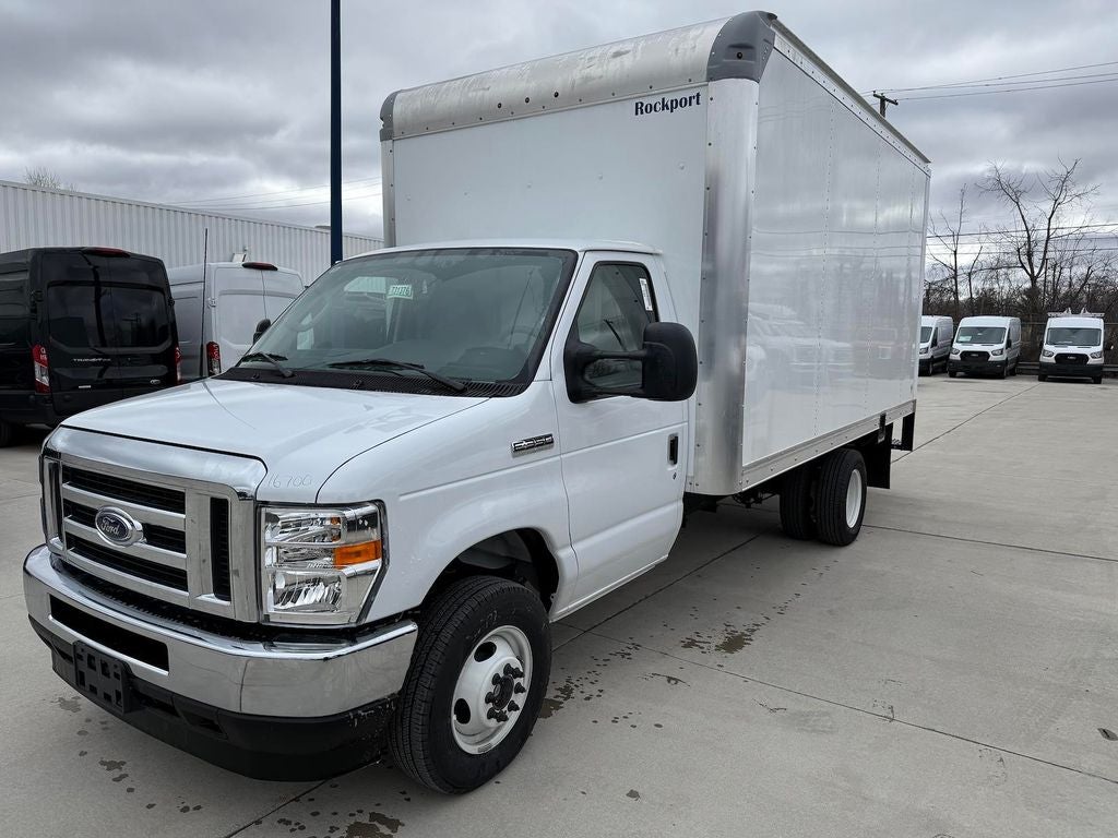 2025 Ford E-350SD
