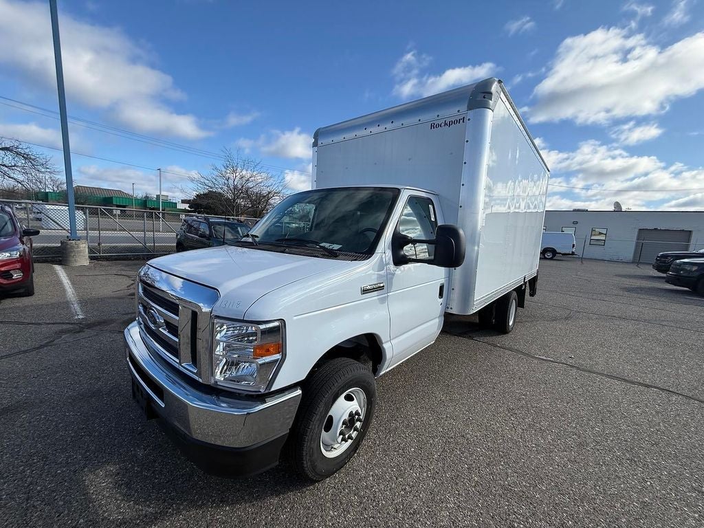 2025 Ford E-350SD